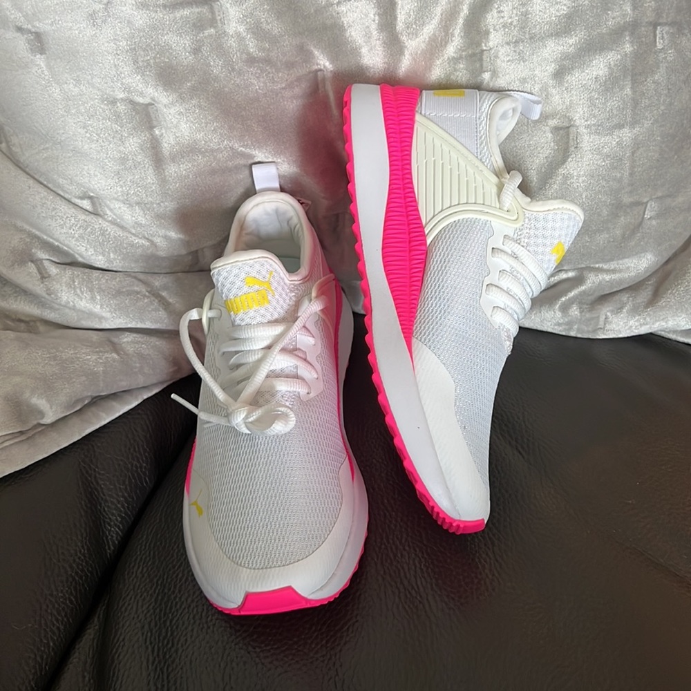 NBW Brand New PUMA white and hot pink sneakers